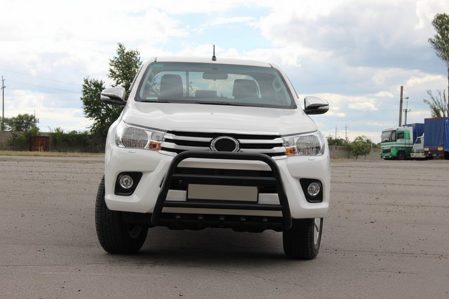 Toyota Hilux 2015- гг. Передняя защита WT010 Black (нерж) Фото 2