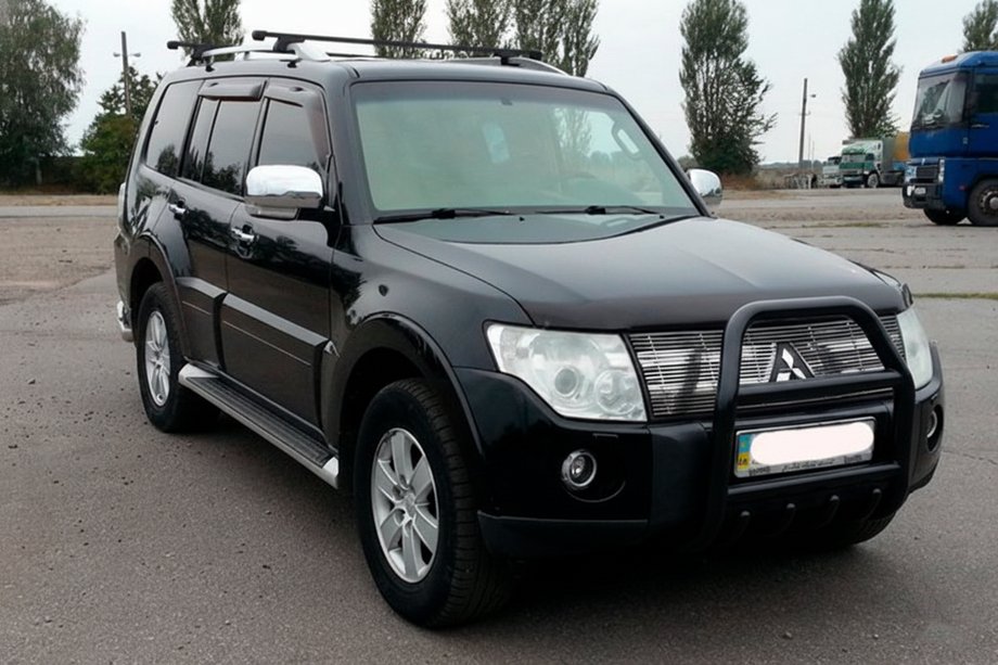 Mitsubishi Pajero Wagon III 1999-2006 гг. Кенгурятник QT007 Black (нерж.) Image