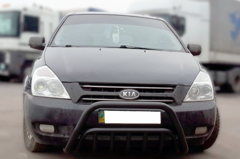 Kia Carnival 2002-2013 гг. Передняя дуга WT002 Black (2006-2013, нерж.) Image