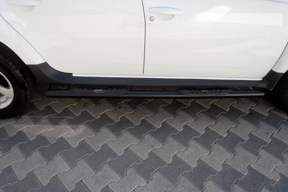 Renault Duster 2008–2017 гг. Боковые трубы с вставками Black (2 шт., нержавейка) Image