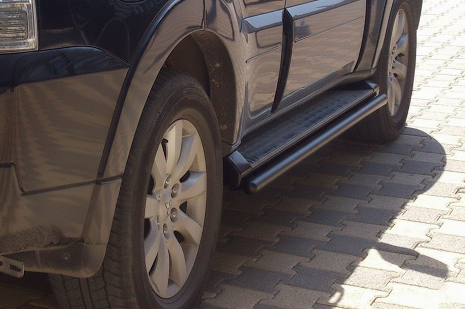 Mitsubishi Pajero Wagon IV 2006-2021 гг. Боковые трубы Black (2 шт., нержавейка) Image