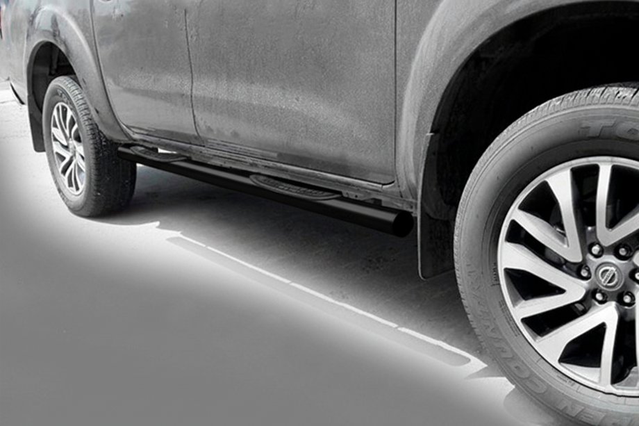 Nissan Navara/NP300 2016- гг. Боковые трубы Black (2 шт., нержавейка) Image
