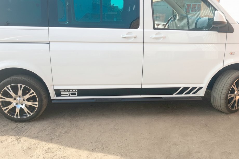 Volkswagen T6 2015-2024 гг. Боковые трубы Black (2 шт., нержавейка) 60мм, Короткая База Фото 10