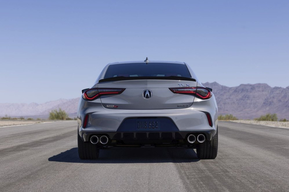 Обзор Acura TLX Type S (фейслифт 2023): спортивный премиум-седан с турбо V6 фото 3