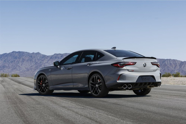 Обзор Acura TLX Type S (фейслифт 2023): спортивный премиум-седан с турбо V6 фото 4