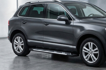 Volkswagen Touareg 2002–2010 гг. Боковые Подножки Sunrise (2 шт., Алюминий) фото 1