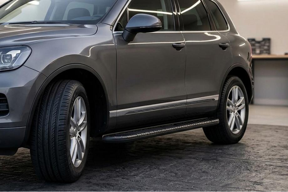 Volkswagen Touareg 2002–2010 гг. Боковые пороги Bosphorus Black (2 шт., алюминий) Image