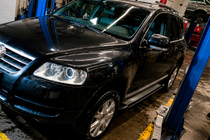 Volkswagen Touareg 2002–2010 гг. Боковые Подножки Rainbow (2 шт., Алюминий) фото 2