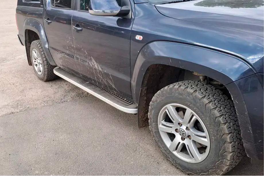 Volkswagen Amarok 2010-2022 гг. Боковые Подножки Tayga Grey (2 шт., Алюминий) Image