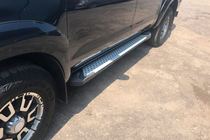 Toyota Hilux 2006-2015 гг. Боковые пороги Allmond Grey (2 шт., алюминий) фото 1