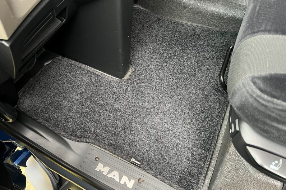 MAN TGX 2020- гг. Текстильные коврики Deluxe (Черный) Image