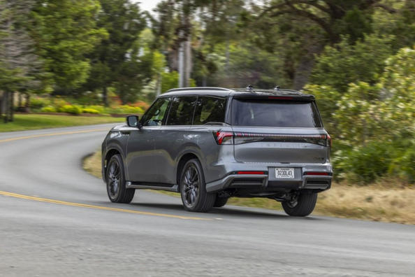 Infiniti QX80 второго поколения: Технические характеристики, комплектации, фото фото 4