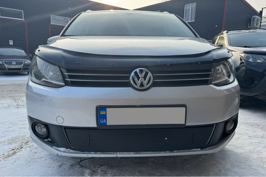 Volkswagen Touran 2010-2015 гг. Зимняя накладка на решетку (нижняя) Фото 5