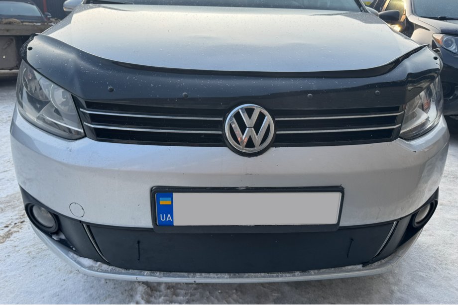 Volkswagen Touran 2010-2015 гг. Зимняя накладка на решетку (нижняя) Фото 2
