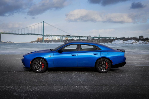 Четырёхдверный Dodge Charger VIII: обзор современного маслкара фото 4