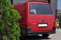 Volkswagen T4 Caravelle/Multivan 1990–2003 гг. Задние уголки AK003 Черные (2 шт., нержавейка) фото 3