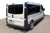 Renault Trafic 2001–2015 гг. Задние уголки AK003 Черные (нержавейка) фото 1