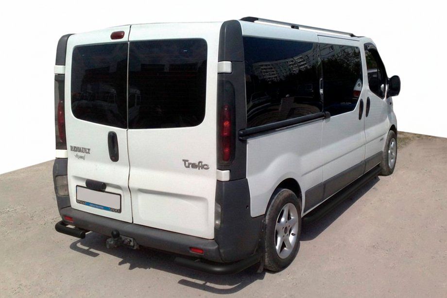 Renault Trafic 2001–2015 гг. Задние уголки AK003 Черные (нержавейка) Image