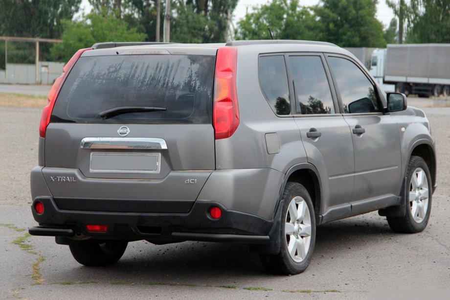 Nissan X-trail T31 2007-2014 гг. Задние углы AK003 Черные (2 шт., Нерж. сталь) Фото 1