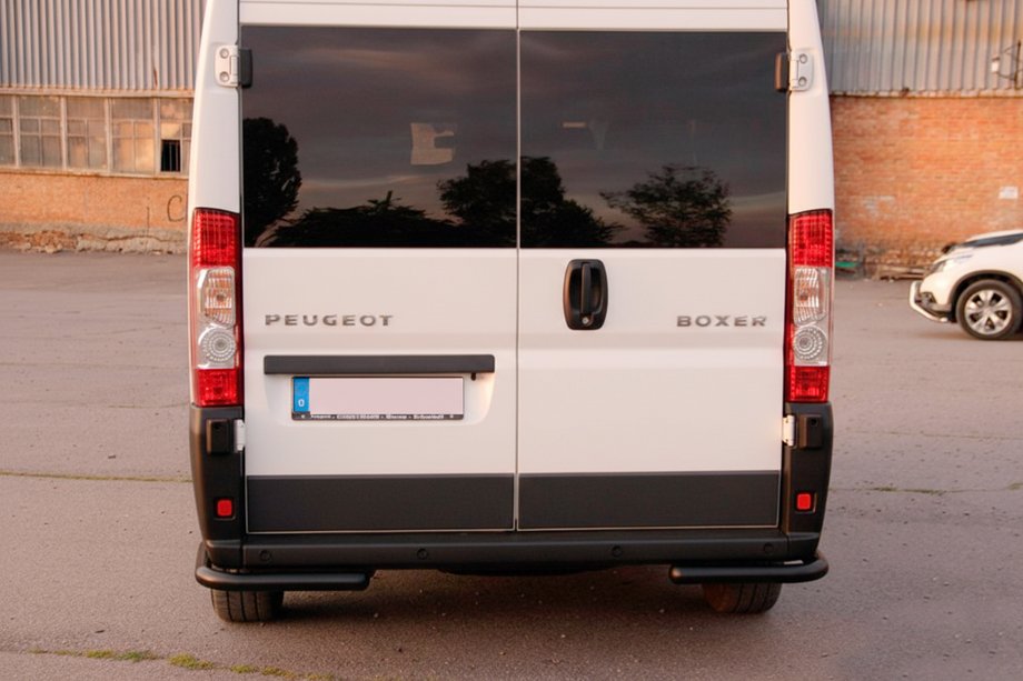 Opel Movano 2021- гг. Задние уголки AK003 Черные (2 шт., нержавейка) Фото 6