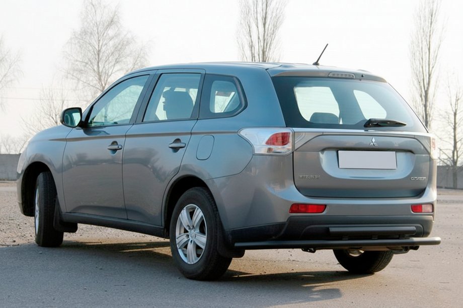 Mitsubishi Outlander 2012-2021 гг. Задняя дуга AK004 Черная (нерж. сталь) Image