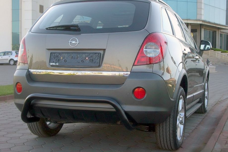 Opel Antara 2006-2017 гг. Задняя дуга AK007-1 Черная (нерж. сталь) Image