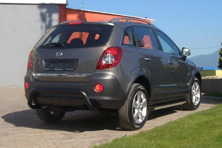 Opel Antara 2006-2017 гг. Задняя дуга AK007-1 Черная (нерж. сталь) Фото 2