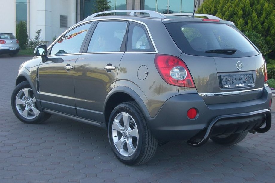 Opel Antara 2006-2017 гг. Задняя дуга AK007-1 Черная (нерж. сталь) Фото 3