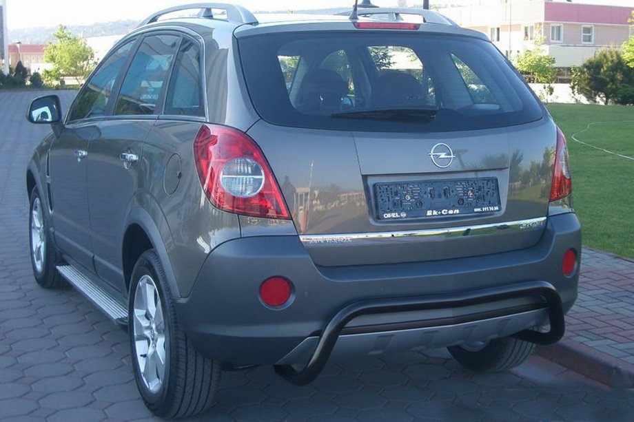Opel Antara 2006-2017 гг. Задняя дуга AK007-1 Черная (нерж. сталь) Фото 5