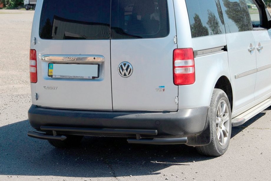 Volkswagen Caddy 2004-2010 гг. Задняя дуга AK003-2 Черная (2 шт., Нержавейка) Image