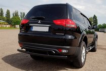 Mitsubishi Pajero Sport 2008-2015 гг. Задняя защита AK002-2 Черный (2 шт, нерж. сталь) фото 2