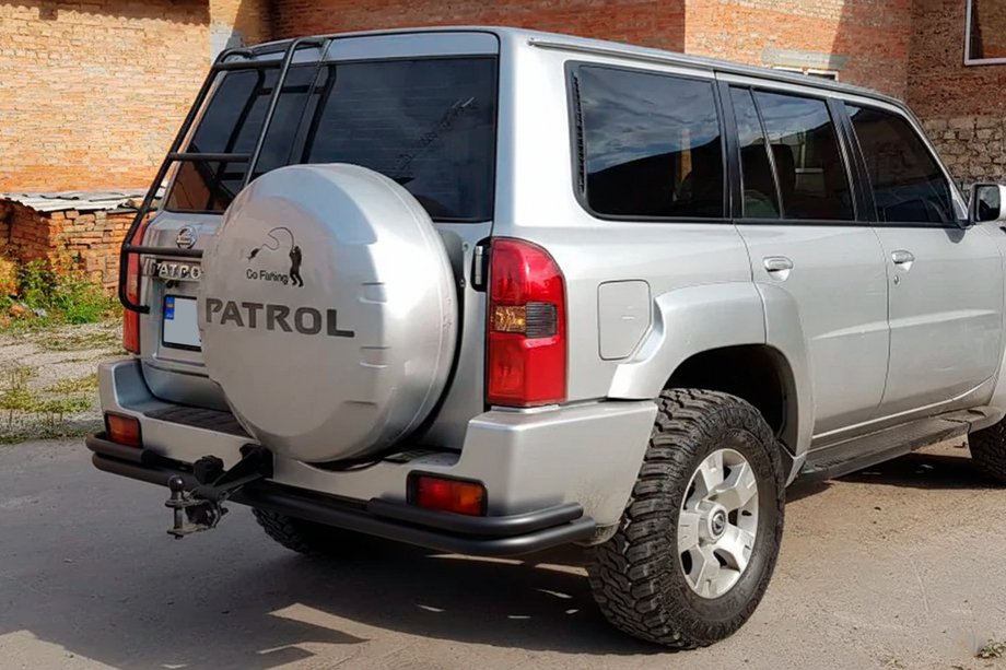 Nissan Patrol Y61 1997-2011 гг. Задняя дуга AK005-3 Черная (нержавейка) Фото 3