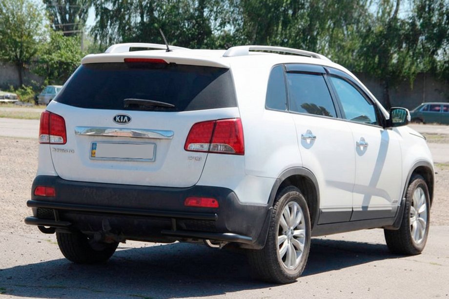 Kia Sorento II XM 2009-2014 гг. Задняя дуга AK003-2 Черная (Нержавейка) Фото 1