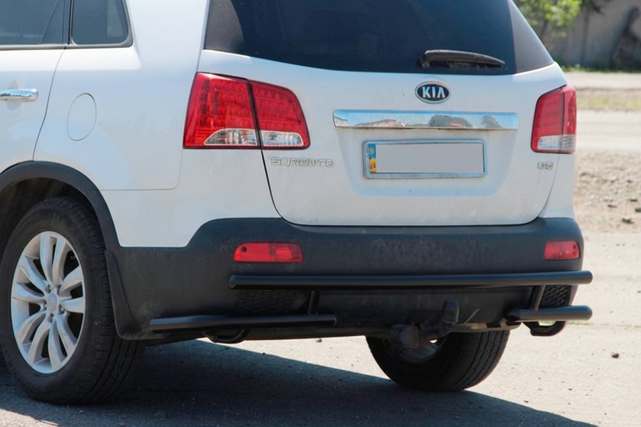Kia Sorento II XM 2009-2014 гг. Задняя дуга AK003-2 Черная (Нержавейка) Фото 2
