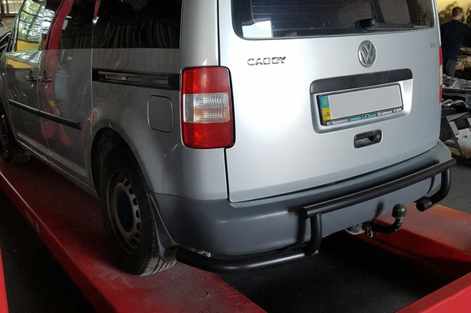 Volkswagen Caddy 2010-2015 гг. Задняя дуга AK003-3 Черная (2 шт., Нержавейка) Фото 2