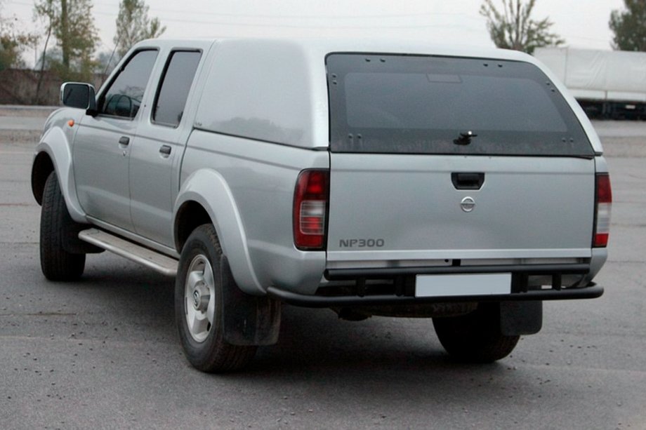 Nissan NP300 1999-2015 гг. Задняя защита AK004 Черный (нерж. сталь) Image