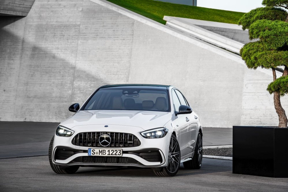 Обзор компактного спортивного седана Mercedes-Benz C 43 AMG
