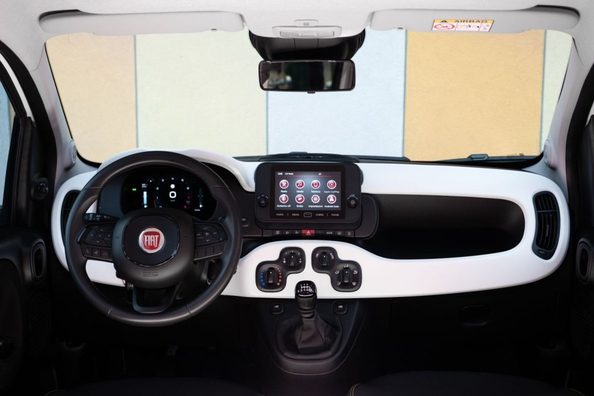 Обзор Fiat Pandina: обновлённый городской хэтчбек с мягкой гибридной системой фото 5