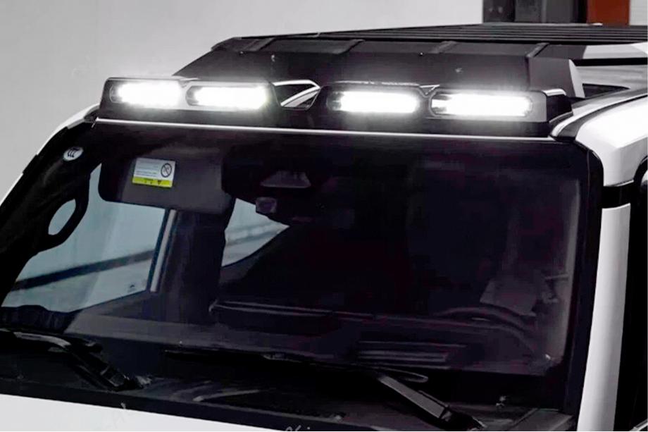 Toyota Land Cruiser Prado 250 2023- гг. Козырек лобового стекла с LED (Черный) Фото 1