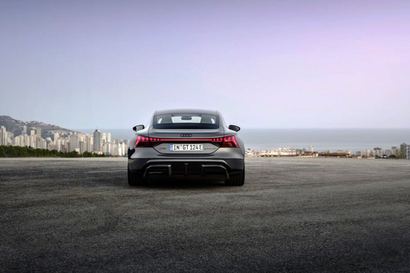 Audi RS e-tron GT 2025 — электрический гран-туризм премиум-класса фото 4