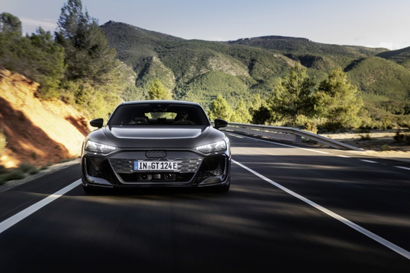 Audi RS e-tron GT 2025 — электрический гран-туризм премиум-класса фото 2
