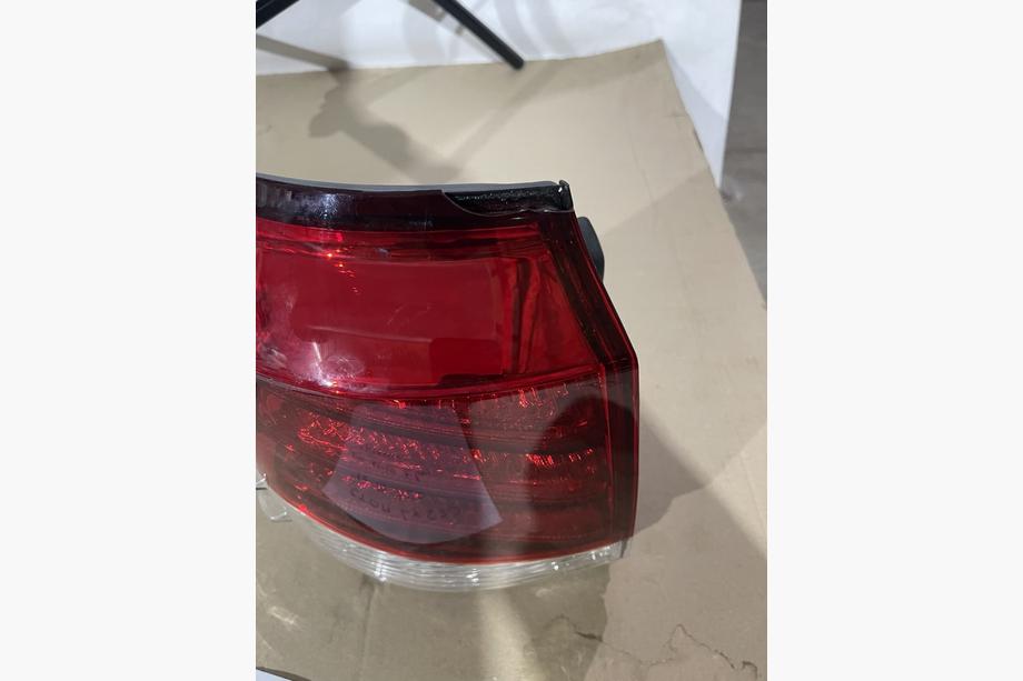Lexus LX570/450d 2008-2022 гг. Уценка Задний стоп-сигнал (2012-2015) внешний левый (на крыло) (треснутый) Фото 3