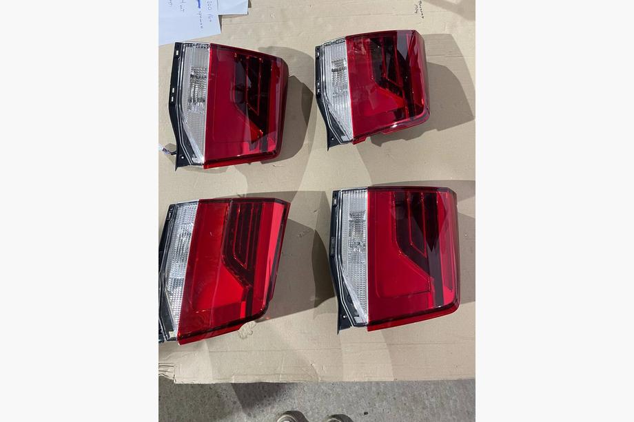 Toyota Land Cruiser 200 2007-2021 гг. Уценка Задний левый внутренний фонарь 2016-2021 (OEM стандарт) (на крышку багажника) (треснутый) Фото 6