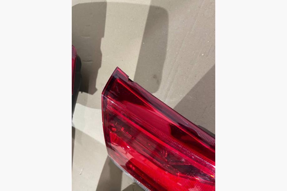 Toyota Land Cruiser 200 2007-2021 гг. Уценка Задний левый внутренний фонарь 2016-2021 (OEM стандарт) (на крышку багажника) (треснутый) Фото 3
