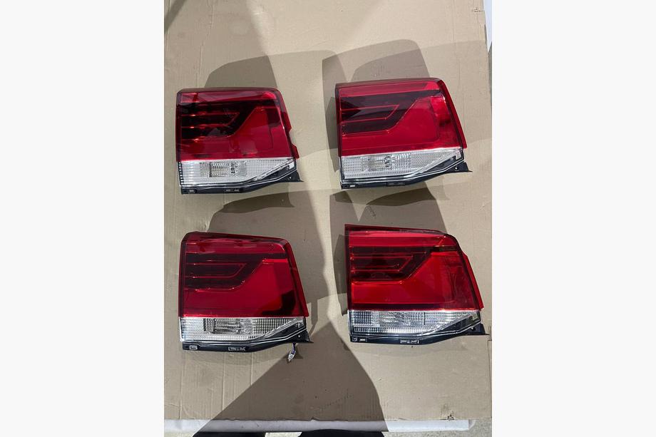 Toyota Land Cruiser 200 2007-2021 гг. Уценка Задний левый внутренний фонарь 2016-2021 (OEM стандарт) (на крышку багажника) (треснутый) Фото 1