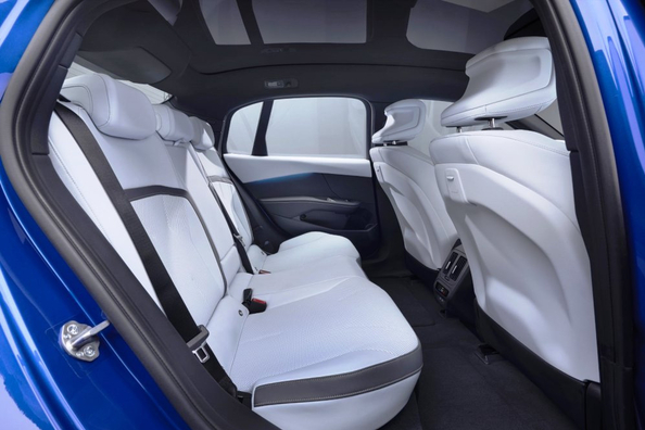 Обзор BMW i3 2026: новый электрический седан немецкого производителя фото 7