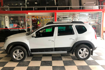 Renault Duster 2008–2017 гг. Комплект расширителей арок с молдингами EuroCap (12 шт., гладкие, черный мат, ABS) фото 3
