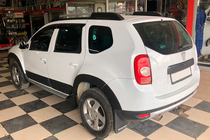 Renault Duster 2008–2017 гг. Комплект расширителей арок с молдингами EuroCap (12 шт., гладкие, черный мат, ABS) фото 2