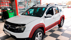 Renault Duster 2008–2017 гг. Комплект расширителей арок с молдингами EuroCap (12 шт., гладкие, черный мат, ABS) фото 1