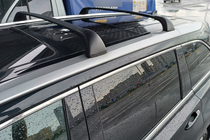 Toyota Highlander 2013-2019 гг. Багажник (поперечины) на интегрированные рейлинги OEM (2 шт.) Черный фото 1